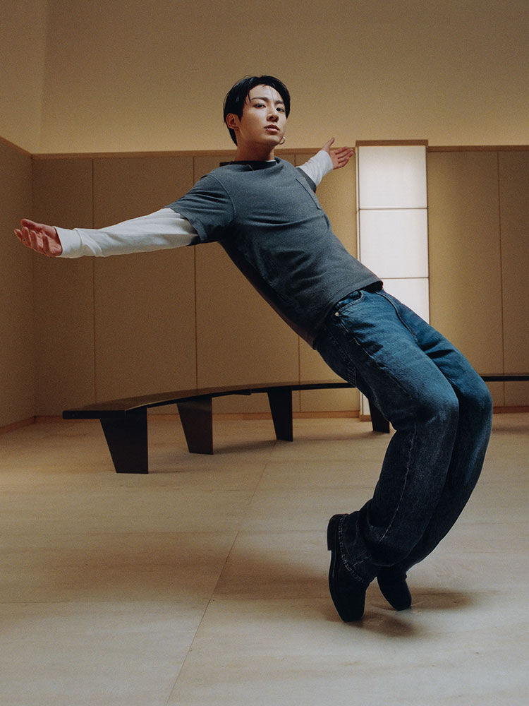Jung Kook" feels the fit in the Baggy Jean