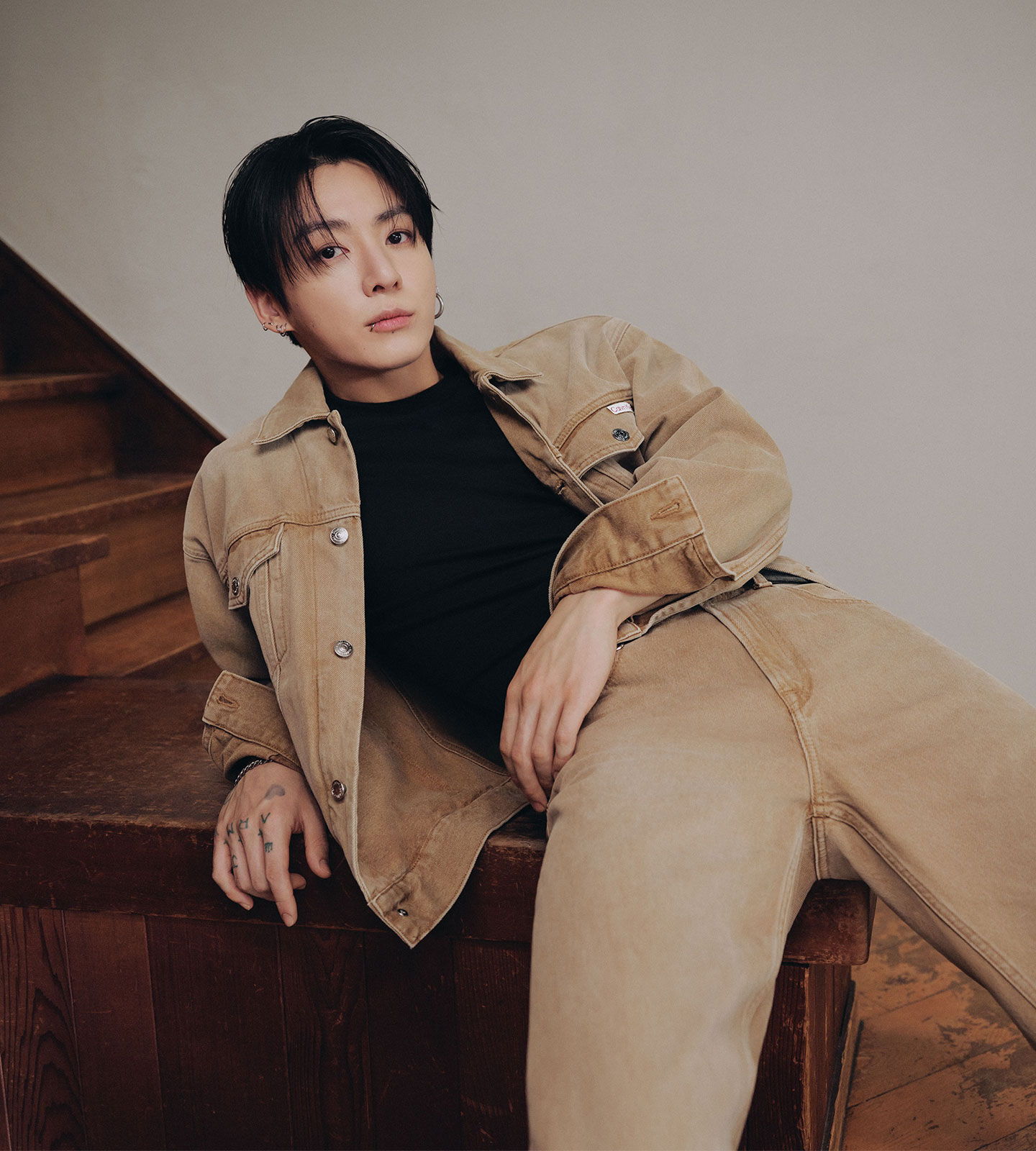 Tonal monochrome is Jung Kook new fall uniform