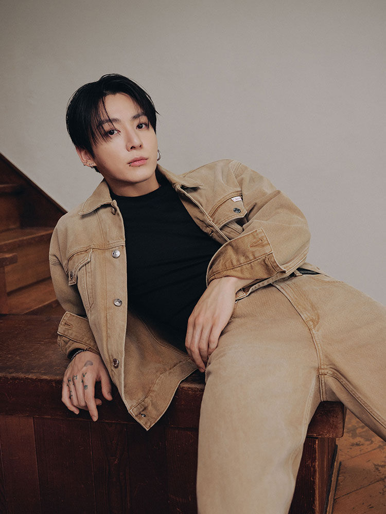 Tonal monochrome is Jung Kook new fall uniform