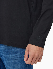Buy 남성 레귤러핏 인스티튜셔널 긴팔 티셔츠 in color CK BLACK