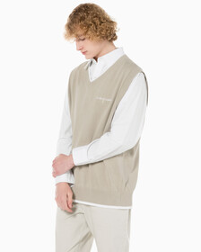 Buy 남성 엠보스드 스웨터 베스트 in color BEIGE