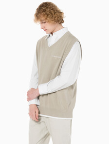 Buy 남성 엠보스드 스웨터 베스트 in color BEIGE
