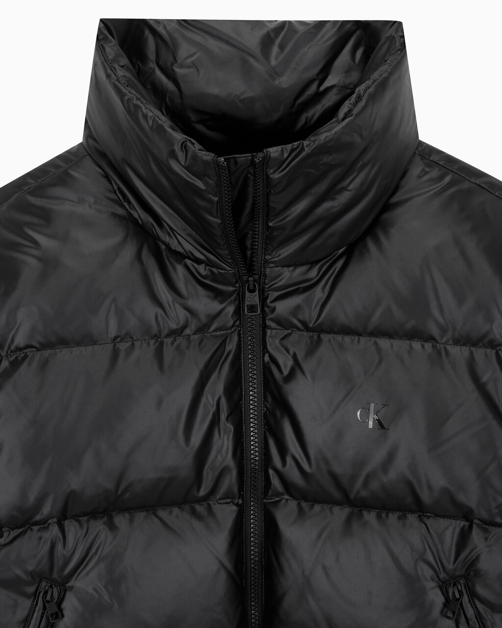 Buy 여성 글로시 디터쳐블 크롭 다운 푸퍼 in color CK BLACK