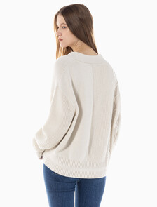 Buy 여성 케이블 인터레스트 브이넥 풀오버 울 스웨터 in color BLUR FLORAL_BLACK