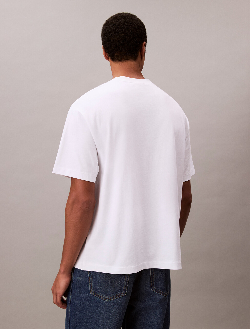 Buy 남성 릴렉스핏 아카이브 로고 반팔 티셔츠 in color BRILLIANT WHITE