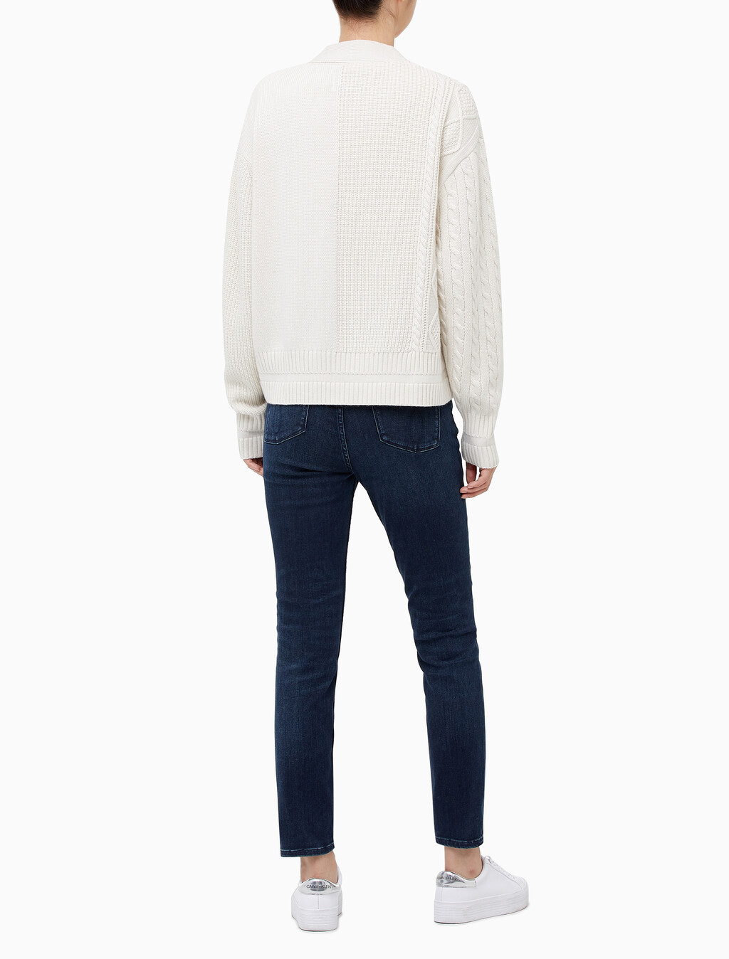 Buy 여성 케이블 인터레스트 브이넥 풀오버 울 스웨터 in color BLUR FLORAL_BLACK