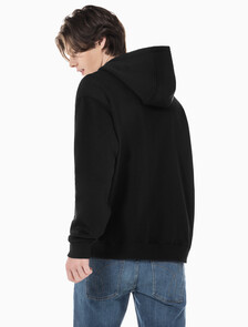 Buy 남녀공용 릴렉스핏 스몰 모노그램 로고 기모 후디 in color CK BLACK