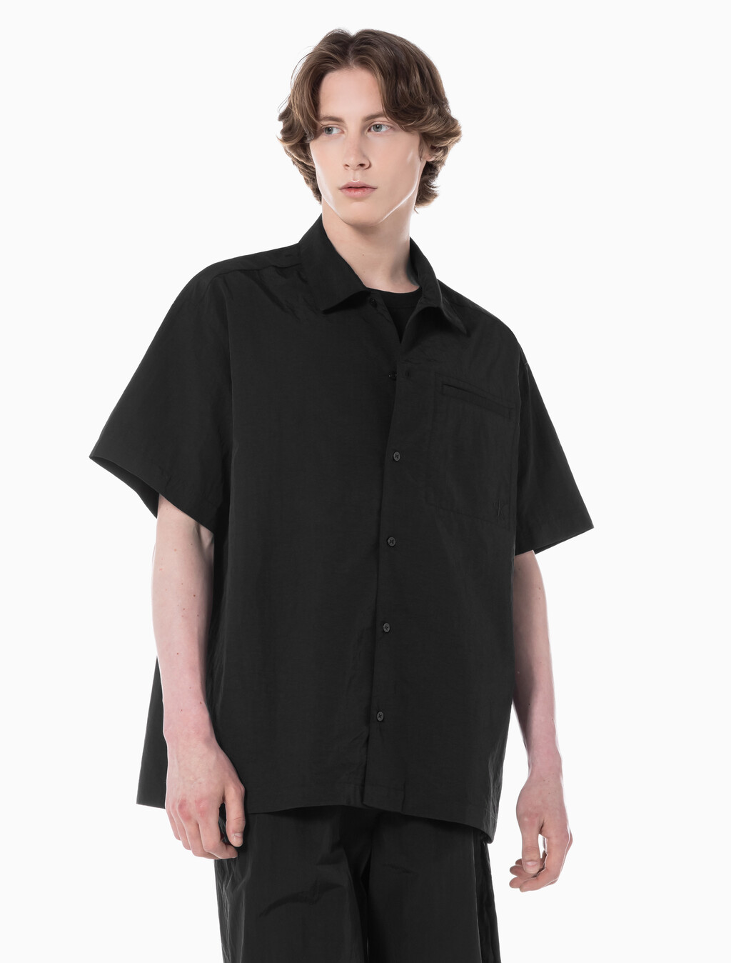 Buy 남성 릴렉스핏 반팔 셔츠 in color CK BLACK