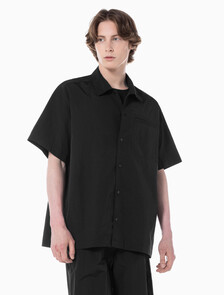Buy 남성 릴렉스핏 반팔 셔츠 in color CK BLACK