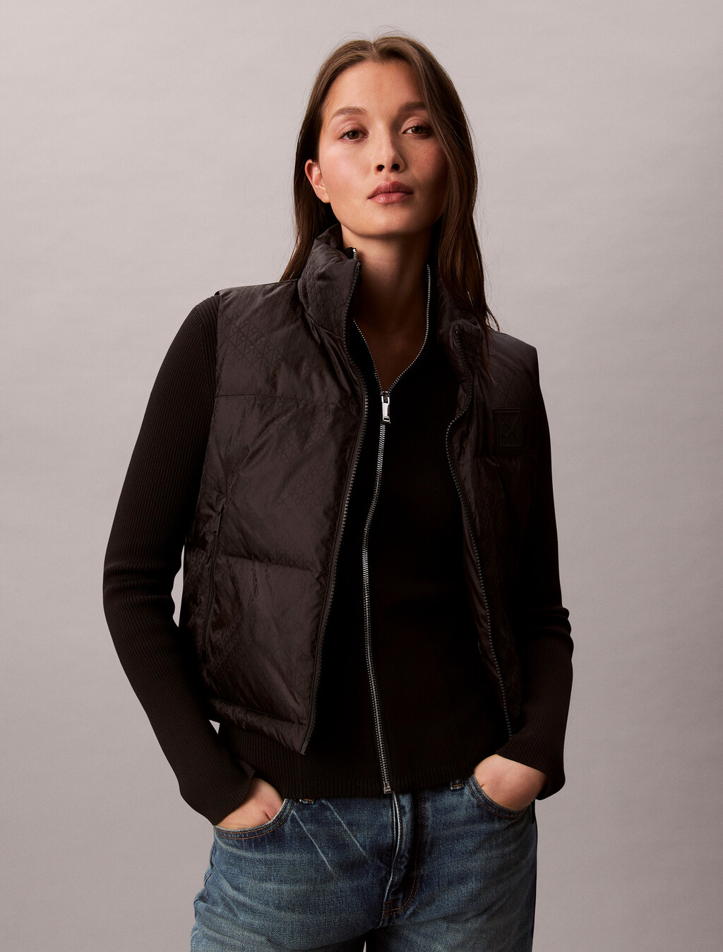 Buy 여성 AOP 로고 자카드 푸퍼 베스트 in color BLACK