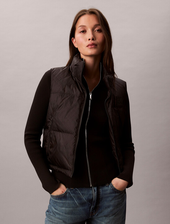 여성 AOP 로고 자카드 푸퍼 베스트