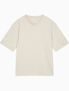 Buy 남성 릴렉스핏 CK 인터락 반팔 티셔츠 in color LIGHT BEIGE