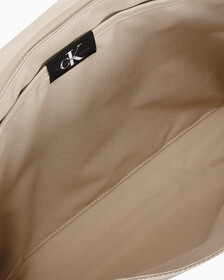Buy 남성 CKJ 스포츠 에센셜 메신저백 in color BEIGE