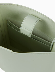 Buy 여성 크로스바디 페이퍼 레더백 in color GREEN