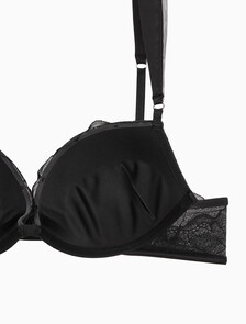 Buy 여성 CK 블랙 플로럴 레이스 AF 푸쉬업 플런지 (ADD A) in color BLACK