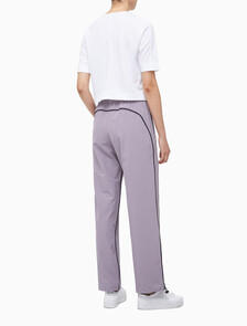 Buy 여성 릴랙스핏 우븐 조거 팬츠 in color BLK AOP/BITTER