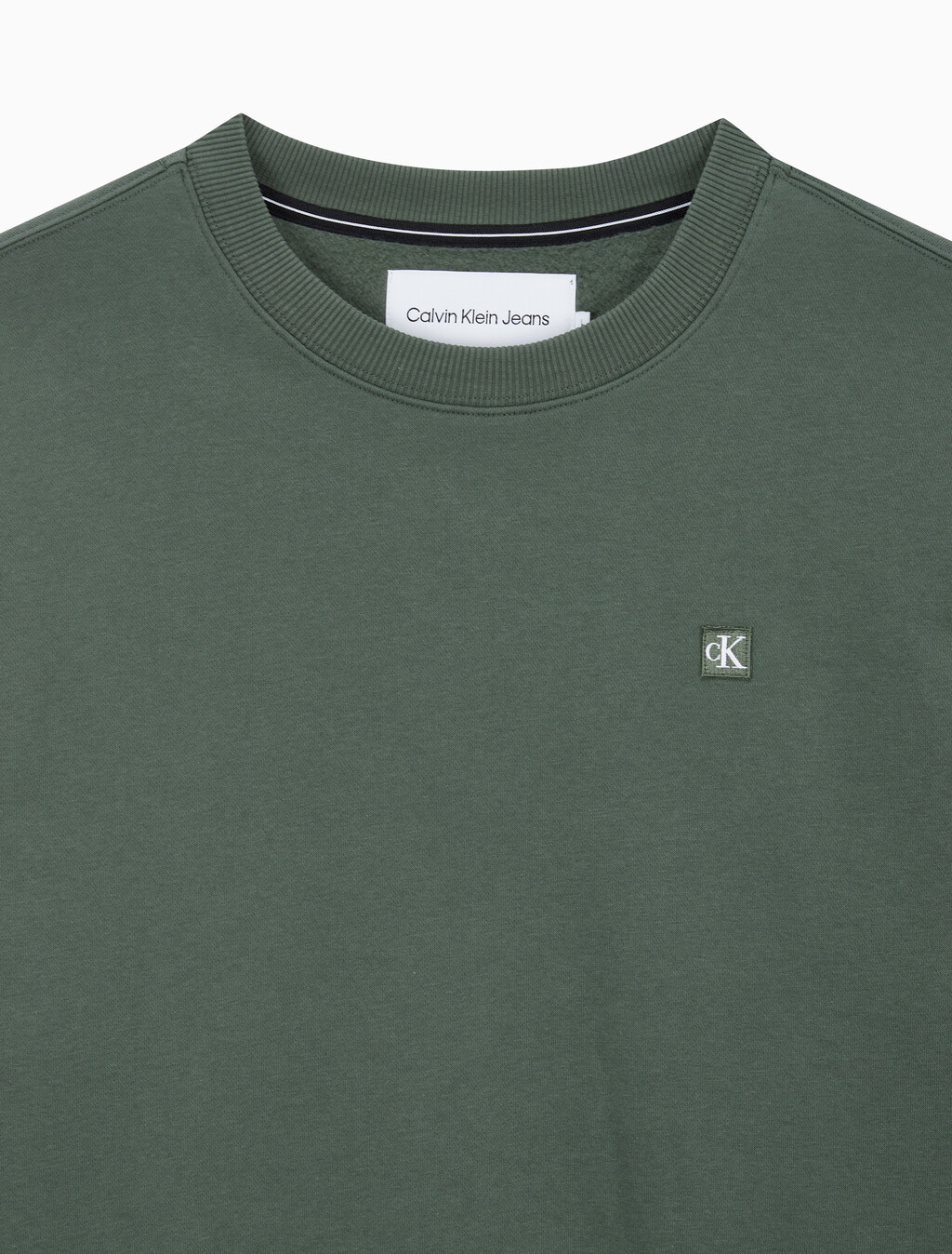 Buy 남성 레귤러핏 CK 뱃지 로고 기모 스웨트셔츠 in color KHAKI