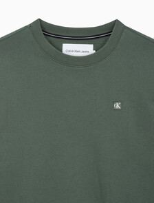 Buy 남성 레귤러핏 CK 뱃지 로고 기모 스웨트셔츠 in color KHAKI