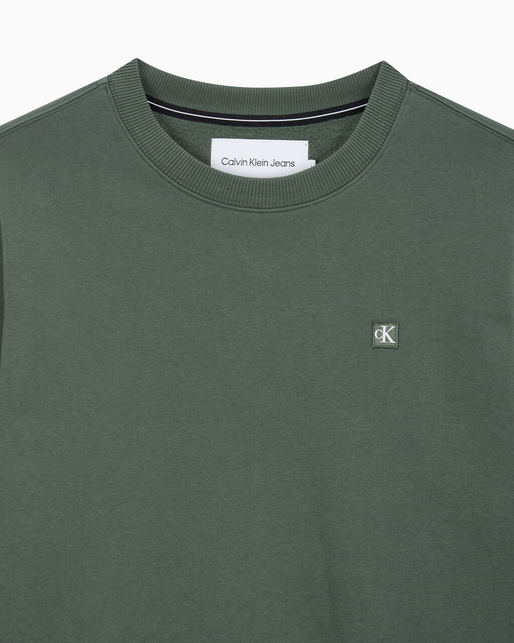 Buy 남성 레귤러핏 CK 뱃지 로고 기모 스웨트셔츠 in color KHAKI