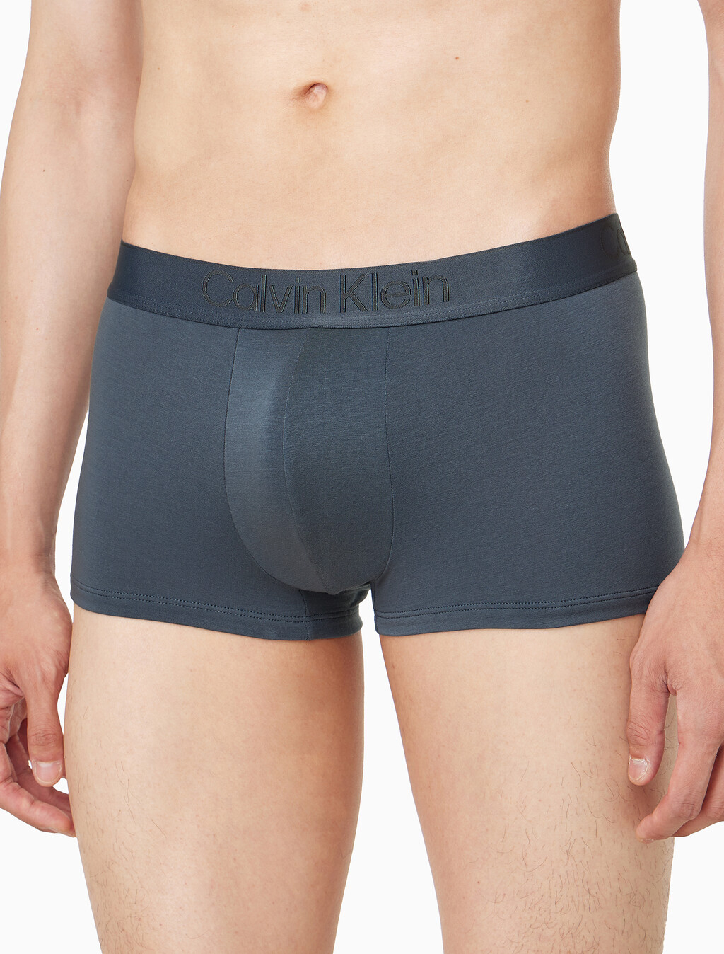 Buy 남성 CK 블랙 3PK 로우 라이즈 트렁크 in color BLACK/TURBULENCE/CASUAL BLUE