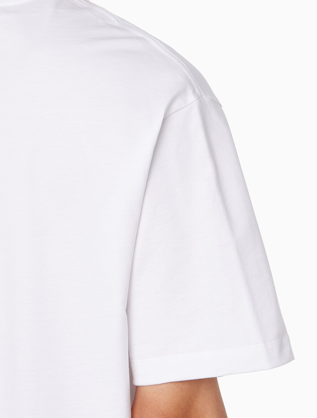 Buy 남성 릴렉스핏 뉴욕 바시티 로고 반팔 티셔츠 in color BRILLIANT WHITE