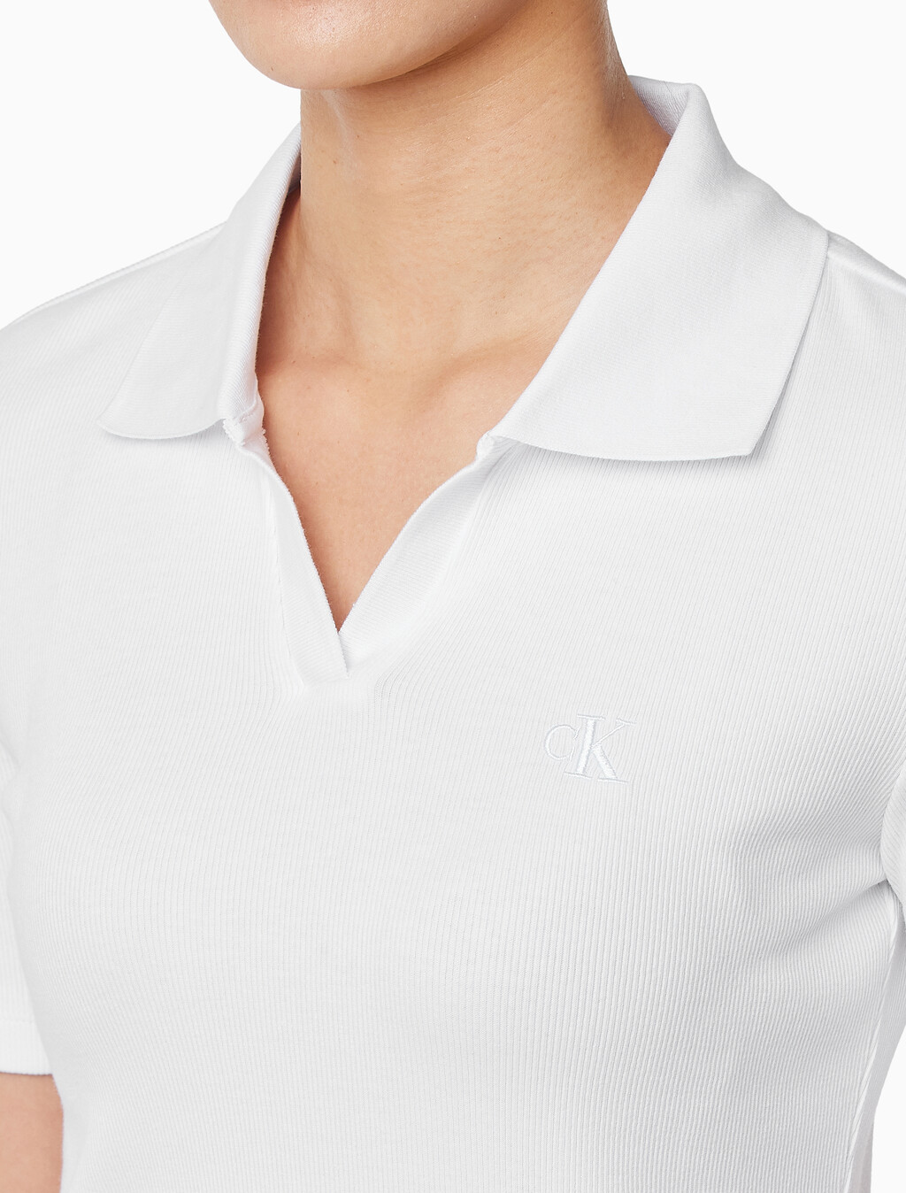 Buy 여성 슬림핏 브이넥 폴로 in color BRILLIANT WHITE