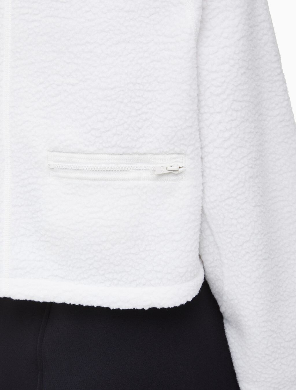 Buy 여성 릴랙스핏 쉐르파 크롭 풀오버 in color WHITE