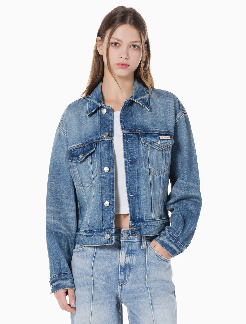 Buy 여성 코튼 셀비지 90's 트러커 자켓 in color BLUE