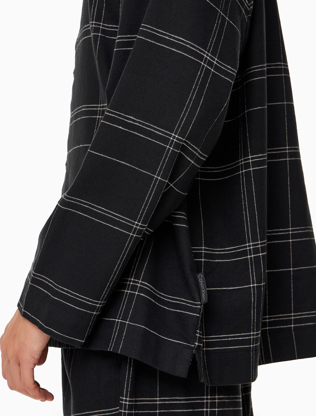 Buy 남성 플란넬 슬립 롱슬리브 탑 in color BLACK PLAID