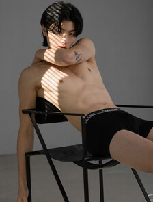 Buy 남성 CK 마이크로 플러스 4PK 로우 라이즈 드로즈 in color BLACK