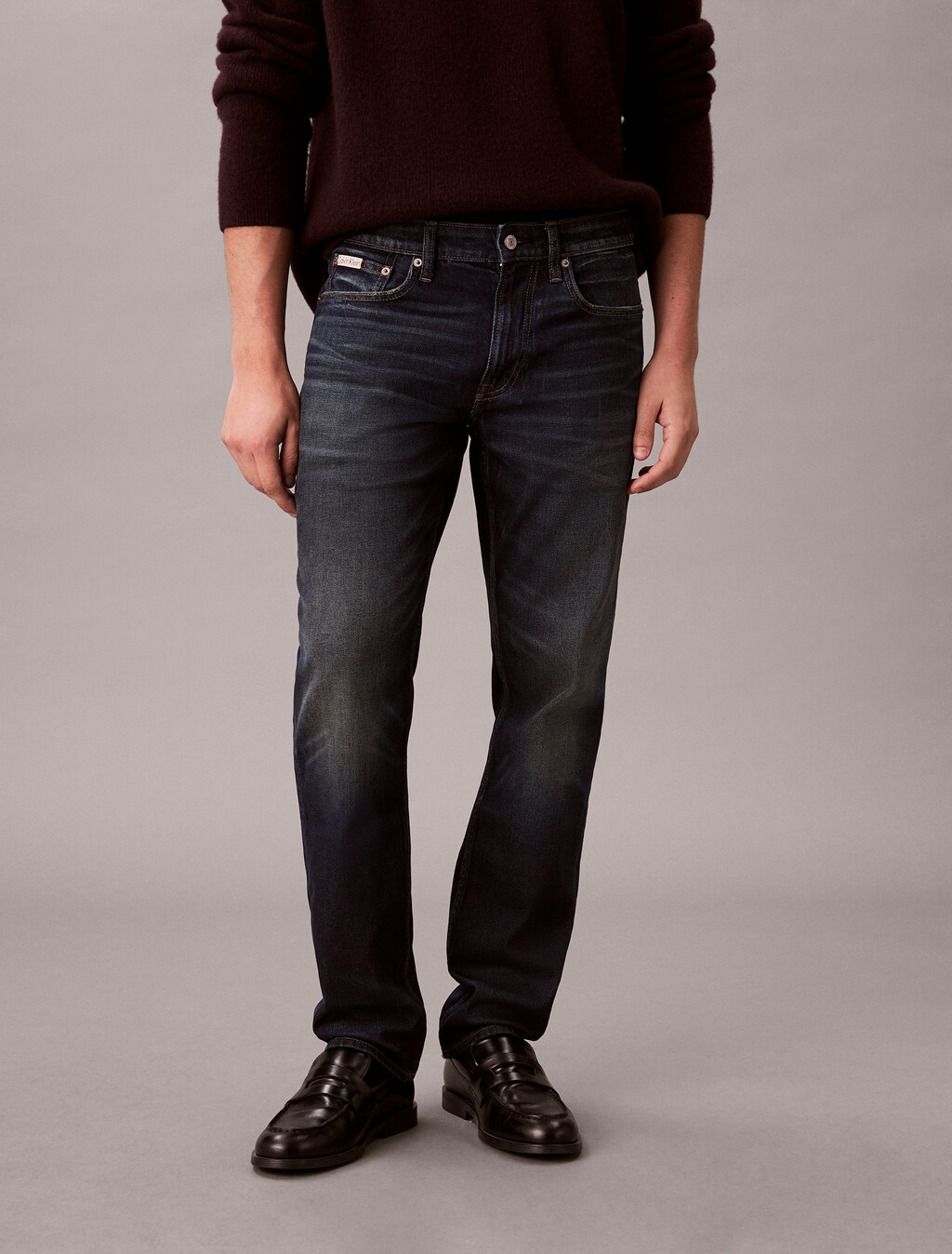 Buy 남성 슬림핏 바인 스트리트 데님 in color Dark blue