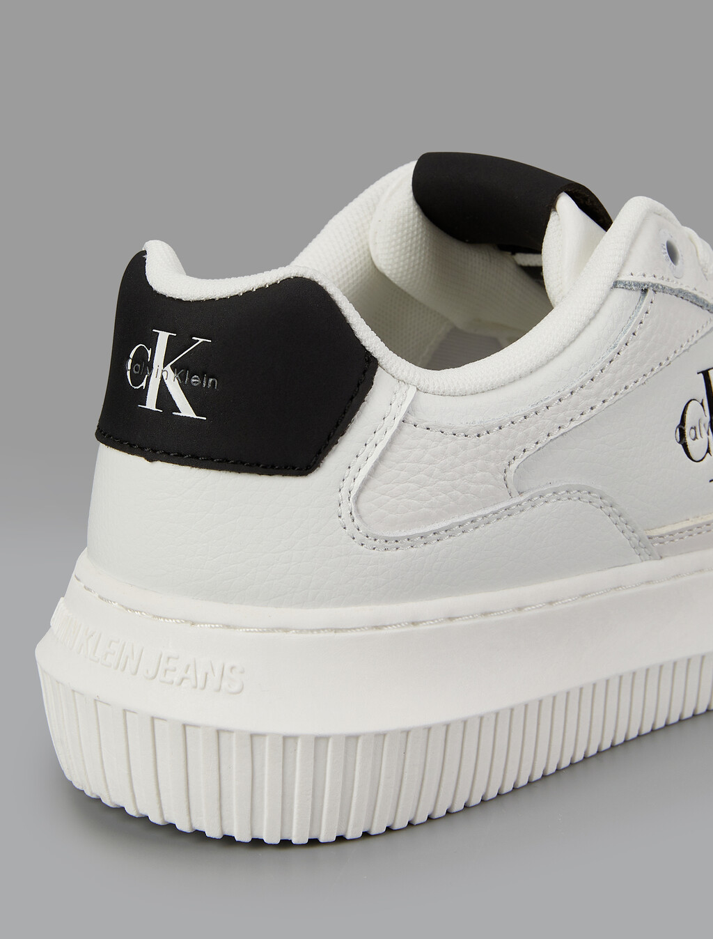 Buy 여성 말모메타 청키 컵솔 레더 in color WHITE