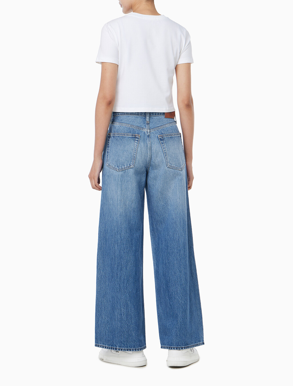 Buy 여성 와이드 레그핏 클라슨 블루 in color Mid Blue