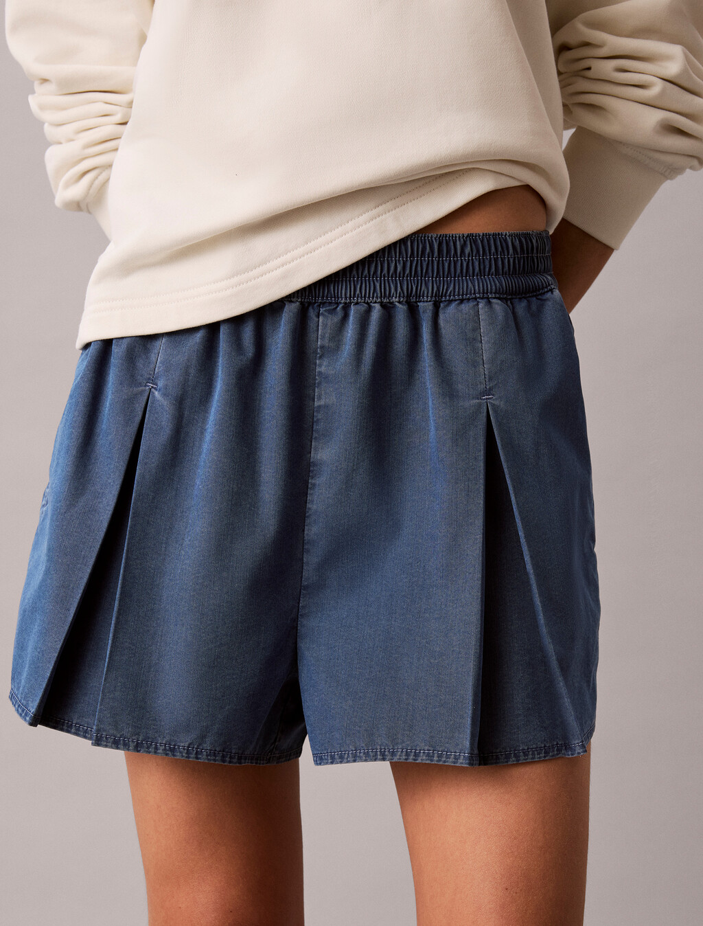 Buy 여성 플리츠 애슬레틱 쇼츠 in color Paradise Blue