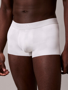 Buy 남성 CK 블랙 프린트 로우 라이즈 트렁크 in color Light grey