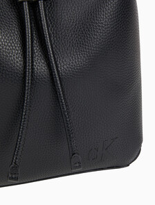 Buy 여성 올데이 PU 버킷백 in color BLACK BEAUTY