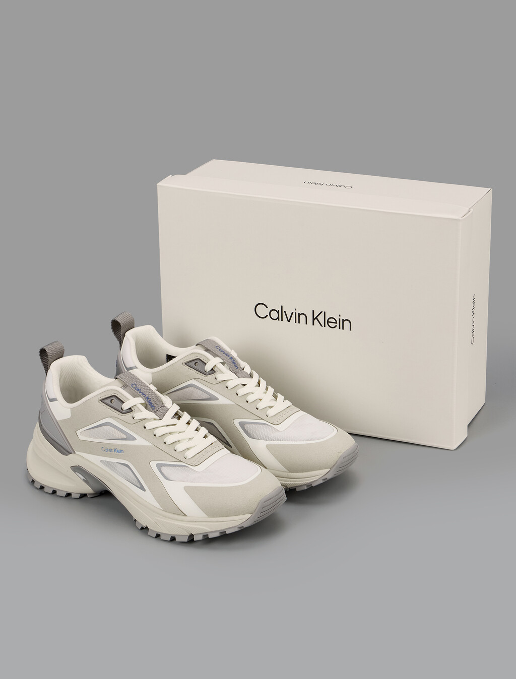 Buy 여성 트레일블레이저 하이크 런 슈즈 in color Ivory