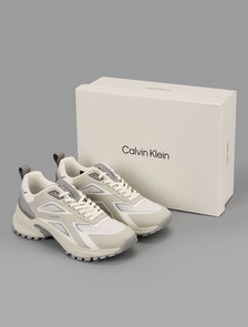 Buy 여성 트레일블레이저 하이크 런 슈즈 in color Ivory