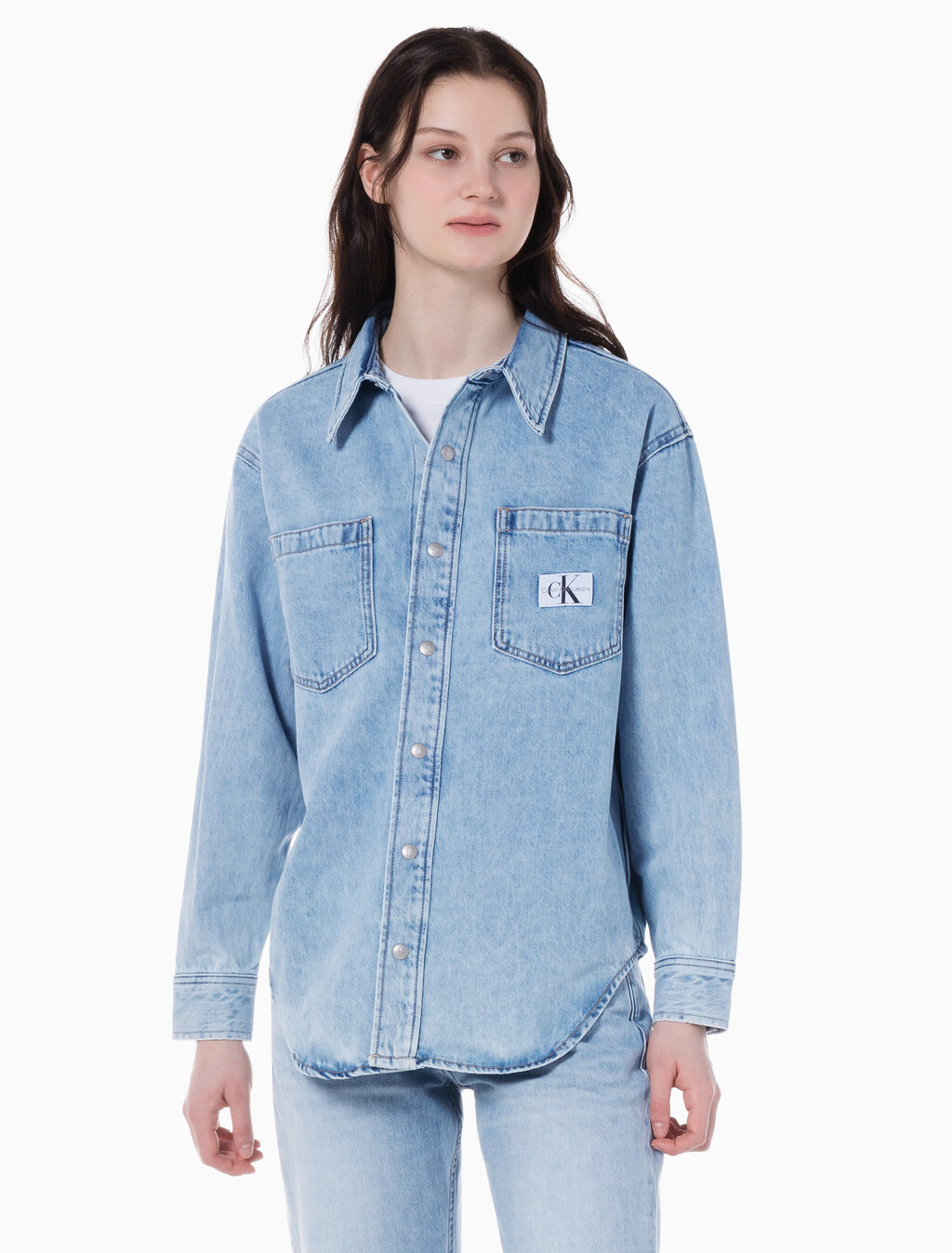 Buy 여성 오버사이즈 데님 셔츠 in color CHALKY BLUE