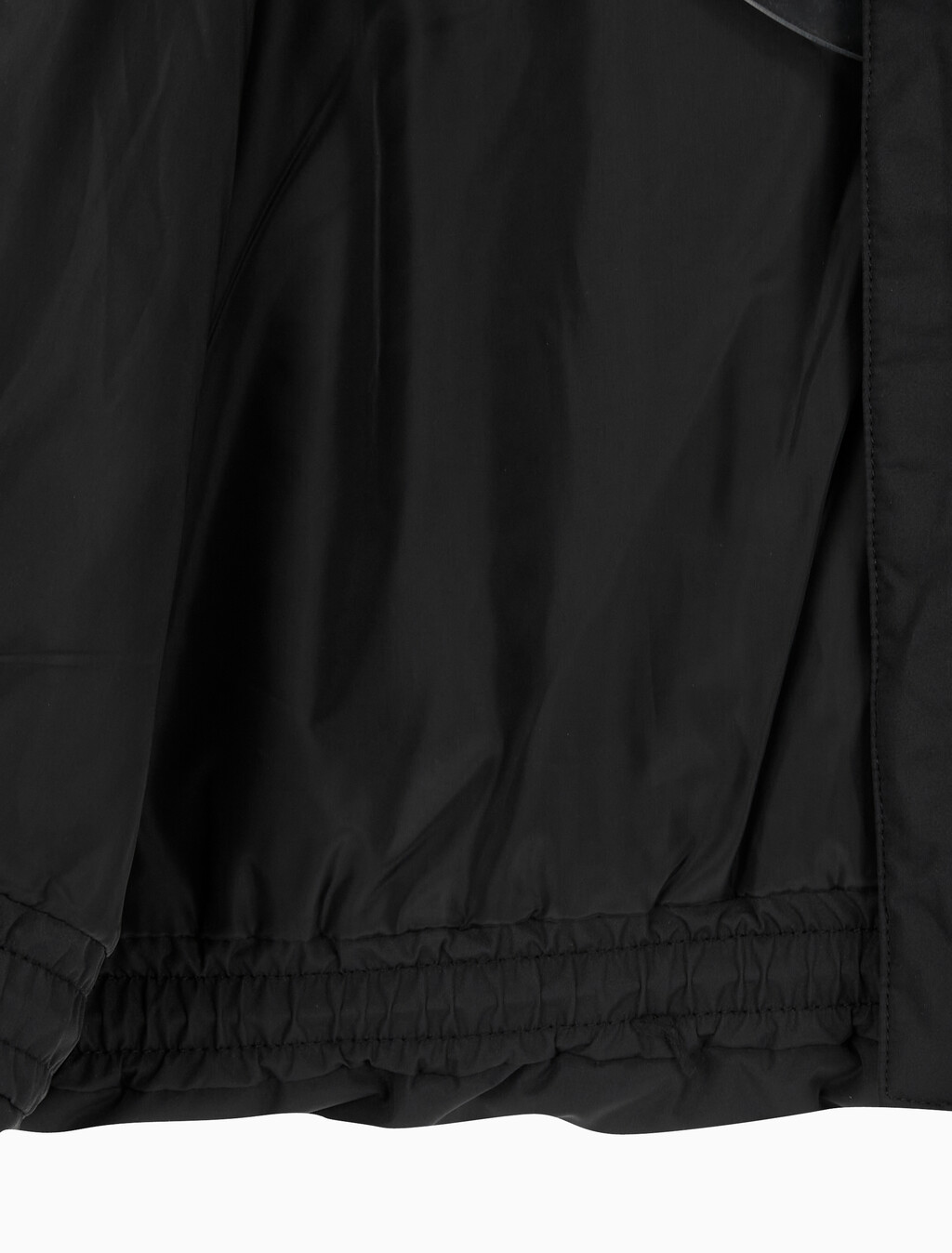 Buy 여성 볼륨 넥 크롭 다운 푸퍼 in color CK BLACK