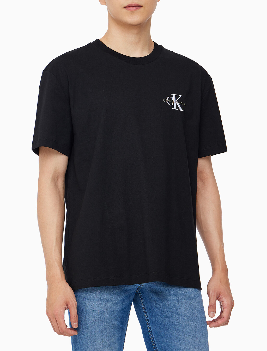 Buy 남성 릴렉스핏 엠보싱 로고 반팔 티셔츠 in color CK BLACK