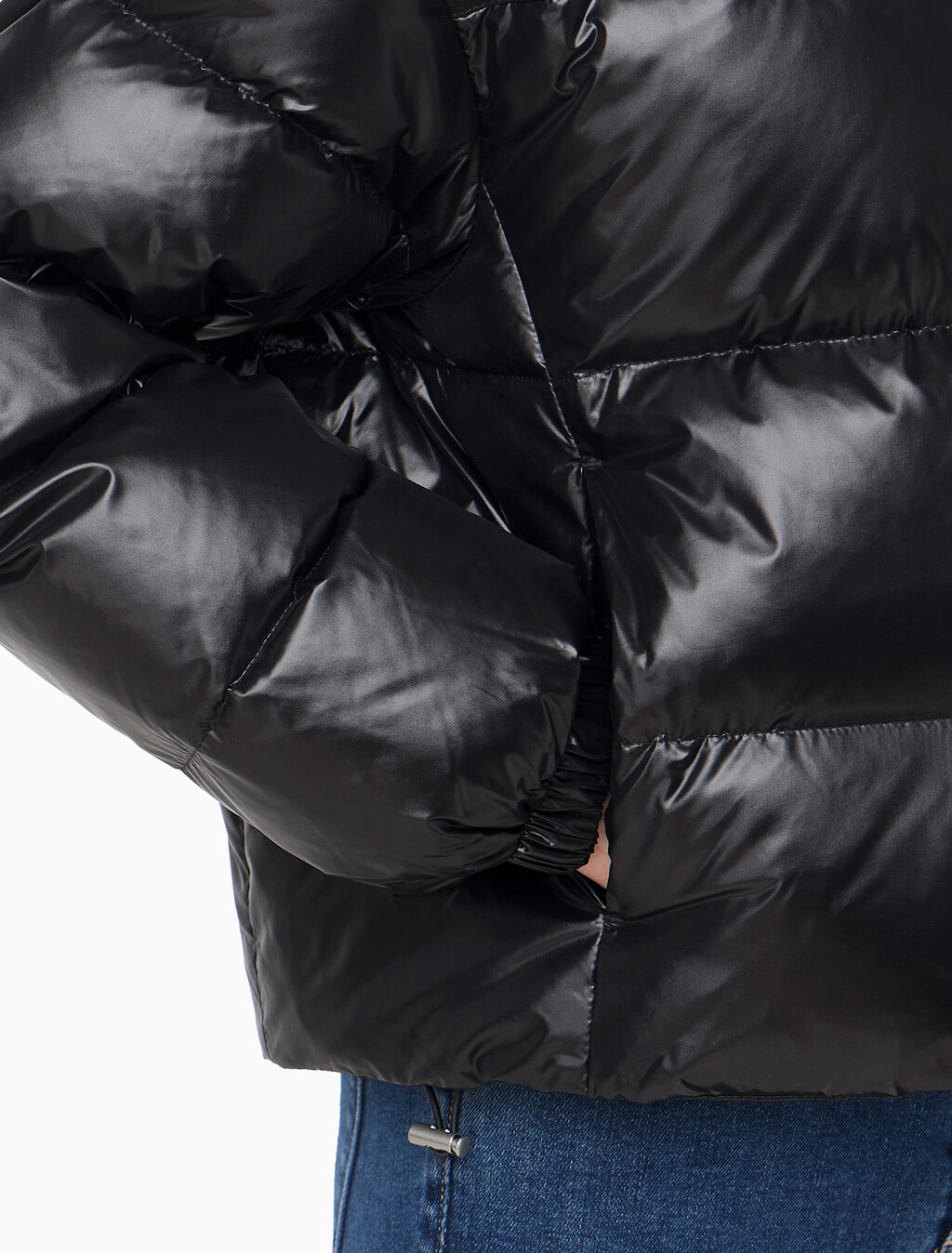 Buy 여성 매트 블라킹 샤인 다운 자켓 in color BLACK
