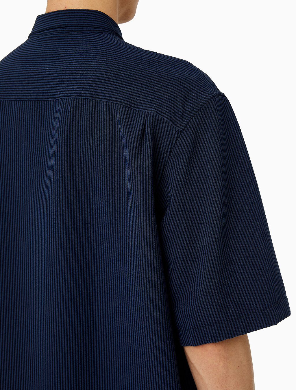 Buy 남성 릴렉스핏 시어서커 스트라이프 반팔 셔츠 in color DARK SAPPHIRE