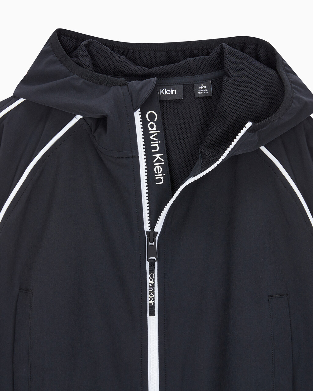 Buy 여성 백로고 릴랙스핏 크롭 윈드 재킷 in color BLACK