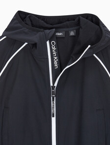 Buy 여성 백로고 릴랙스핏 크롭 윈드 재킷 in color BLACK