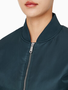 Buy 여성 필드 나일론 보머 자켓 in color NAVY