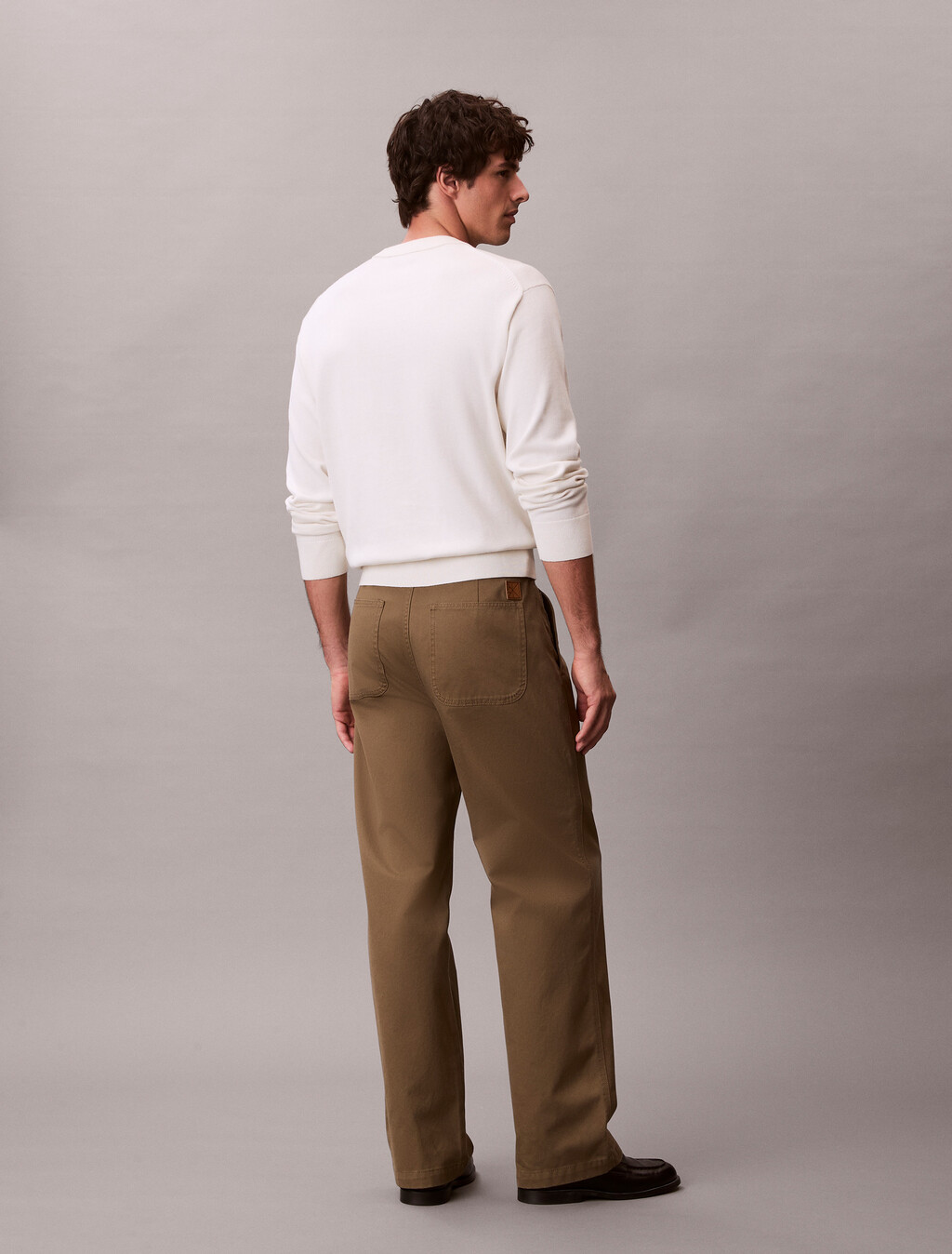 Buy 남성 90s 베기핏 치노팬츠 in color Brown