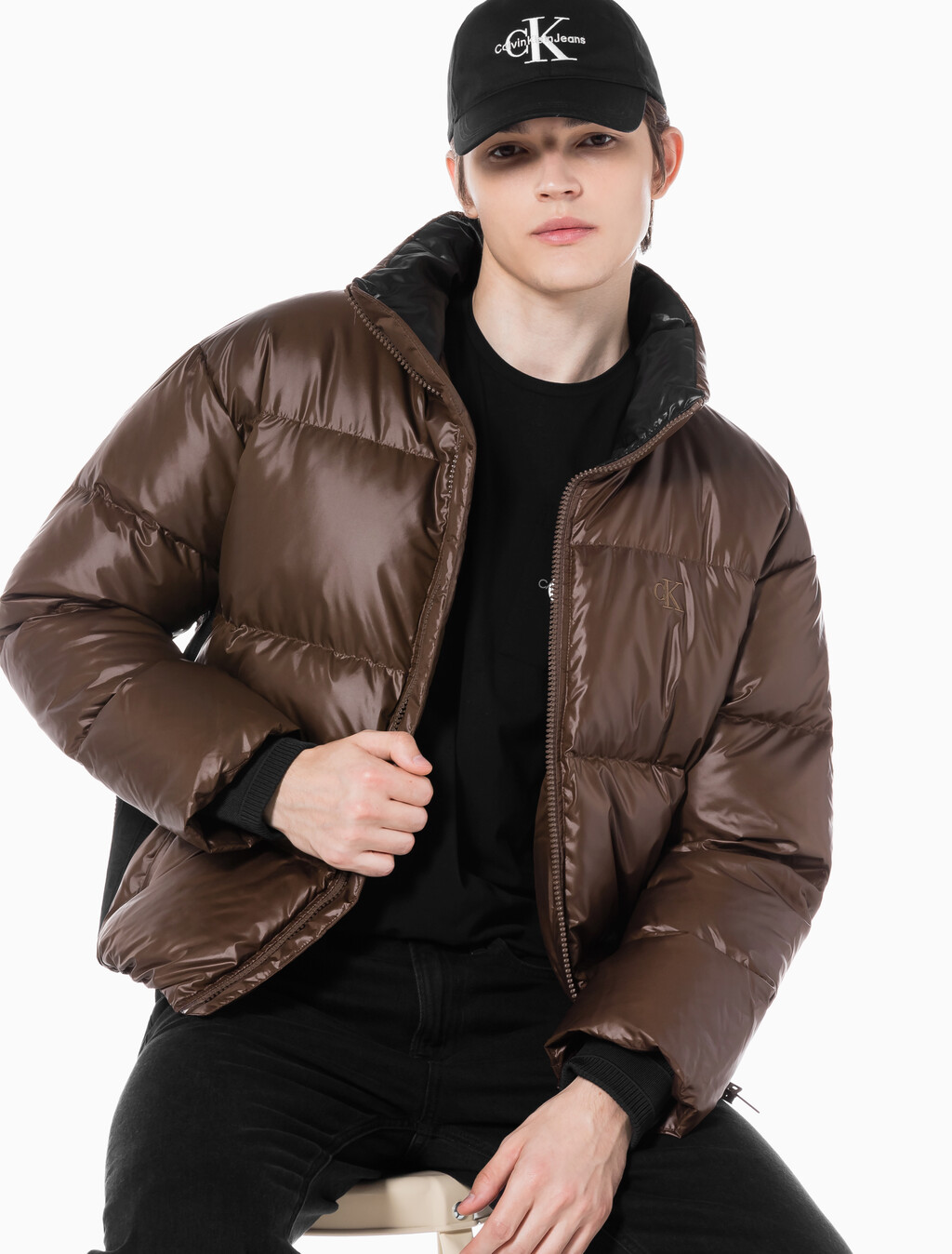 Buy 남녀공용 글로시 숏 푸퍼 in color DARK BROWN