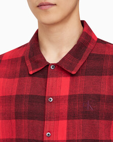 Buy 남성 CK 퓨어 플란넬 롱슬리브 셔츠 in color RED BLACK FLANNEL