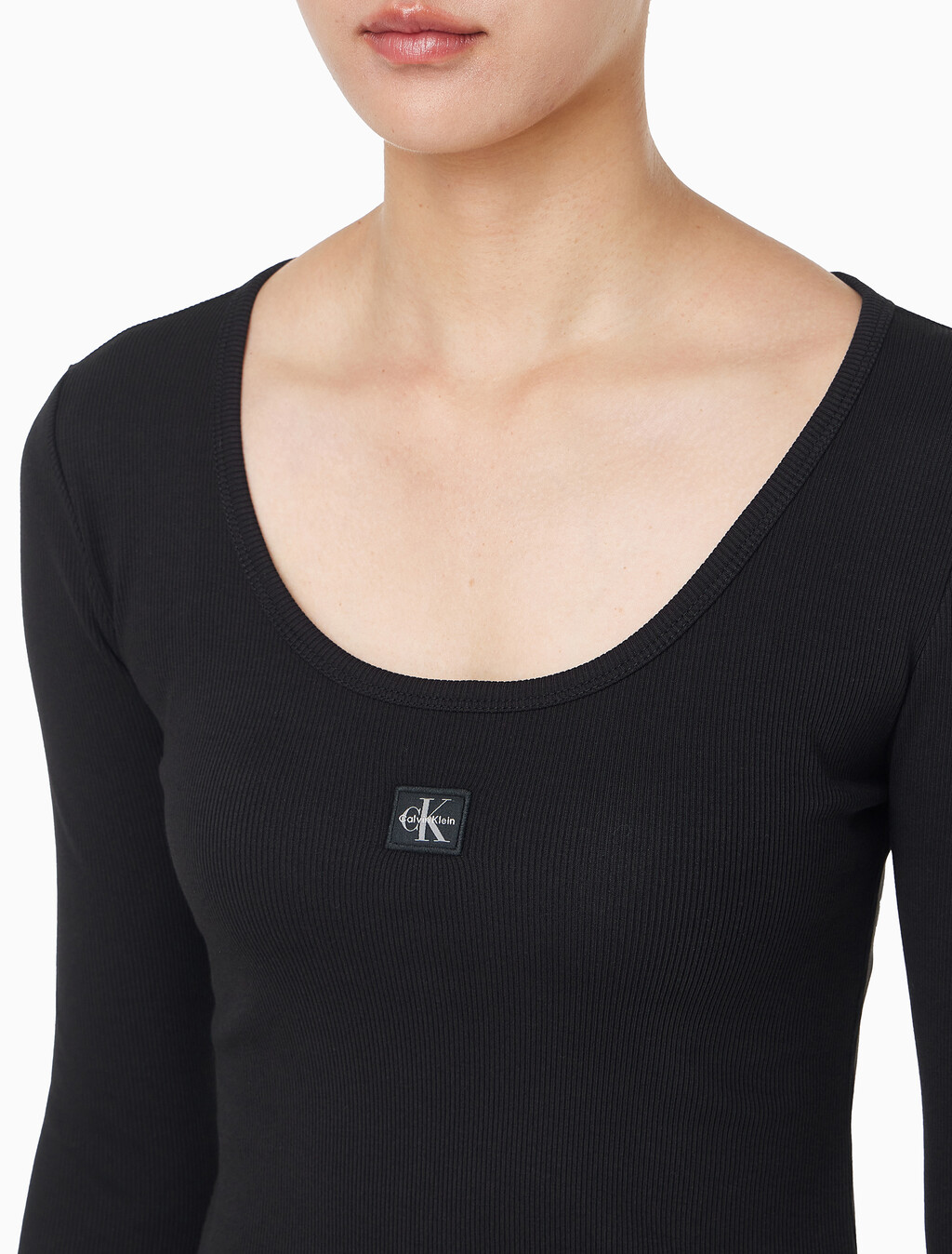 Buy 여성 L/S 우블 라벨 스쿱넥 립 티셔츠 in color BLACK